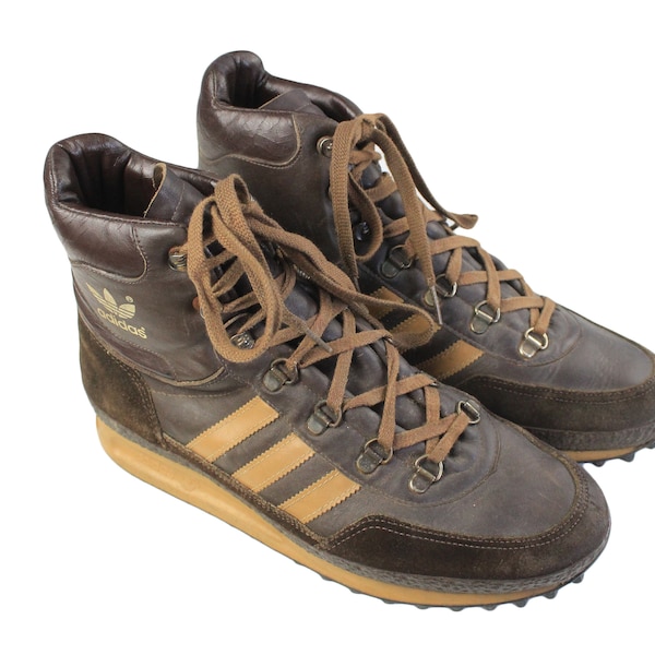 vintage ADIDAS Trekking Botas Hombres US 9 raro retro marrón clásico atlético zapatos altos 90's estilo al aire libre 3 rayas hechas en Yugoslavia