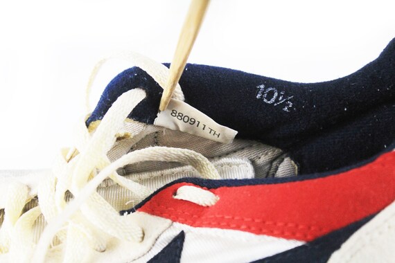 Classic 90s sneakers best sale