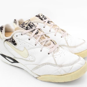 vintage NIKE Sneakers athletic shoes Size Women&#39;s US 9 white retro sport street style streetwear trainers swoosh 90&#39;s shoes