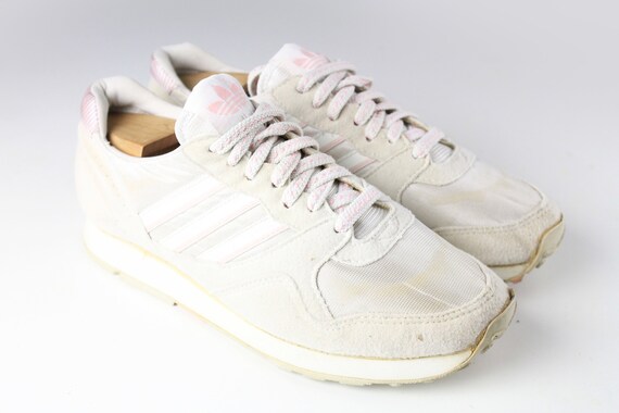 Vintage adidas 2025 tennis shoes