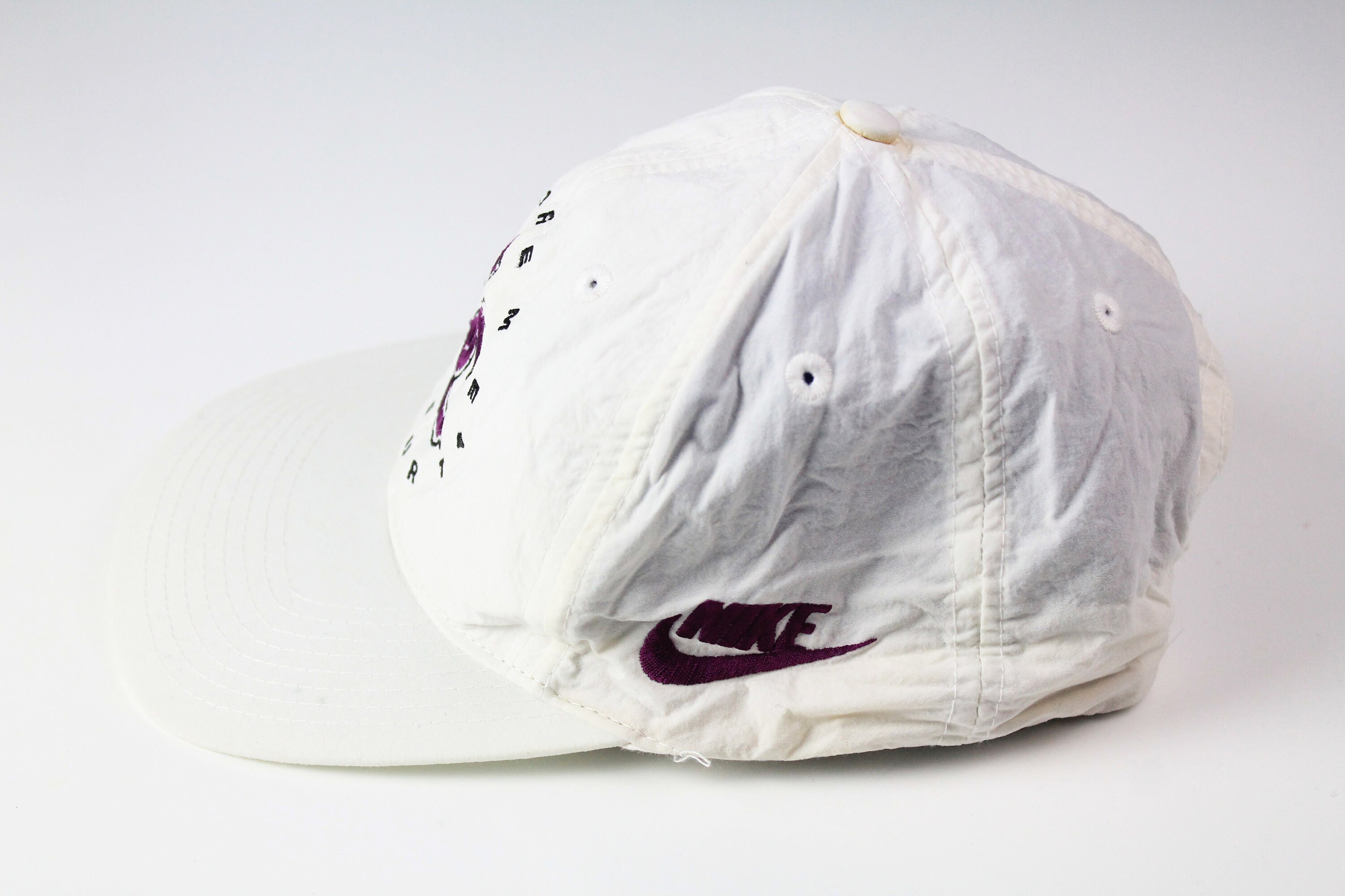 Nike Supreme 帽子 L/XL ホワイト Nike Supreme 帽子 L/XL ホワイト