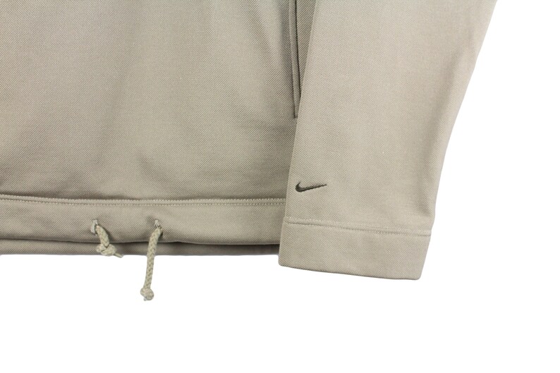 Vintage NIKE Hoodie Storlek S Herr Autentisk Basic Sport Beige Tröja med Liten Logotyp Oversize Passform Retro Streetwear 00-90-tals Hoodie bild 3