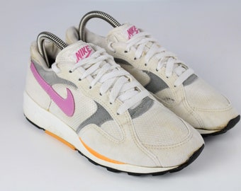 nike vintage tennis shoes
