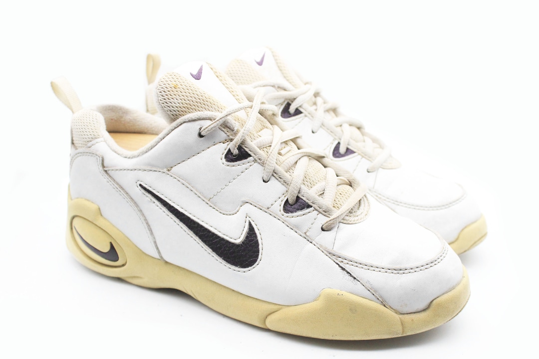 Vintage Nike Black Sporty Flats (US 7.5)