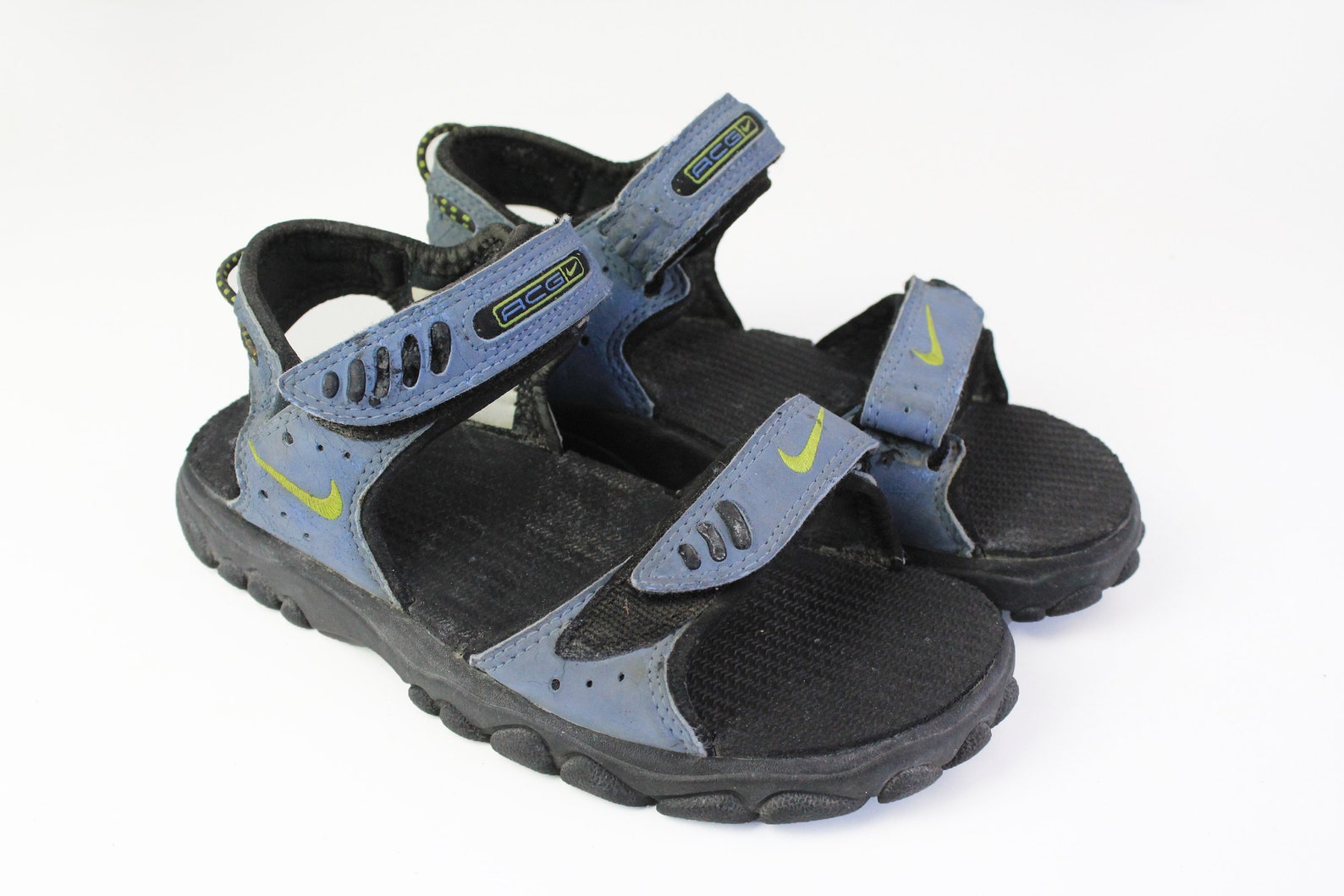 discontinued nike sandals