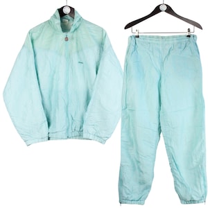 Vintage ELLESSE Trainingsanzug Größe Damen M authentische Trainingsjacke und Hose retro 90er Jahre Italien Sport Stil sportlich Windbreaker Anzug hellblau