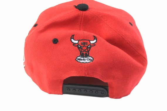 vintage CHICAGO BULLS hat big logo cap nba Hip Ho… - image 4