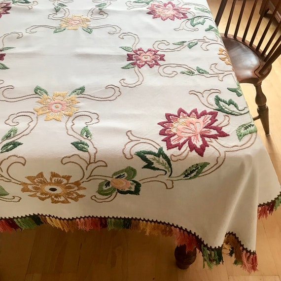 Vintage Tischdecke  bestickte Tischdecke  Handarbeit Tischdecke im Landhaus Stil