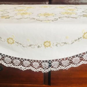 Vintage Tischdecke /Hand bestickt/Kreuzstich/ Kreuzstickerei/Handarbeit