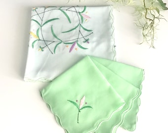 Nappe et serviettes Servies en linge de table vert brodé main