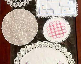 5 Zierdeckchen Vintage Deckchen  Dekoration Handarbeit  Deckchen Klöppel Borte Häkelborte Deckchen Häkelarbeit doilies.