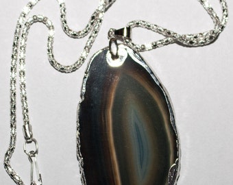 Pendant with agate