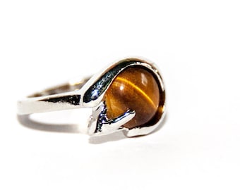 Ring with tiger eye