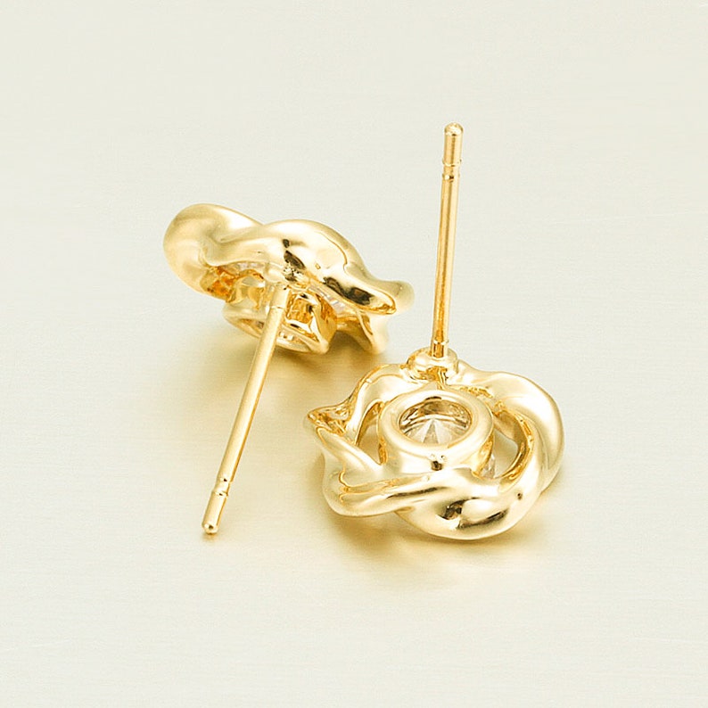 Earrings with crystals