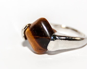 Ring with tiger eye