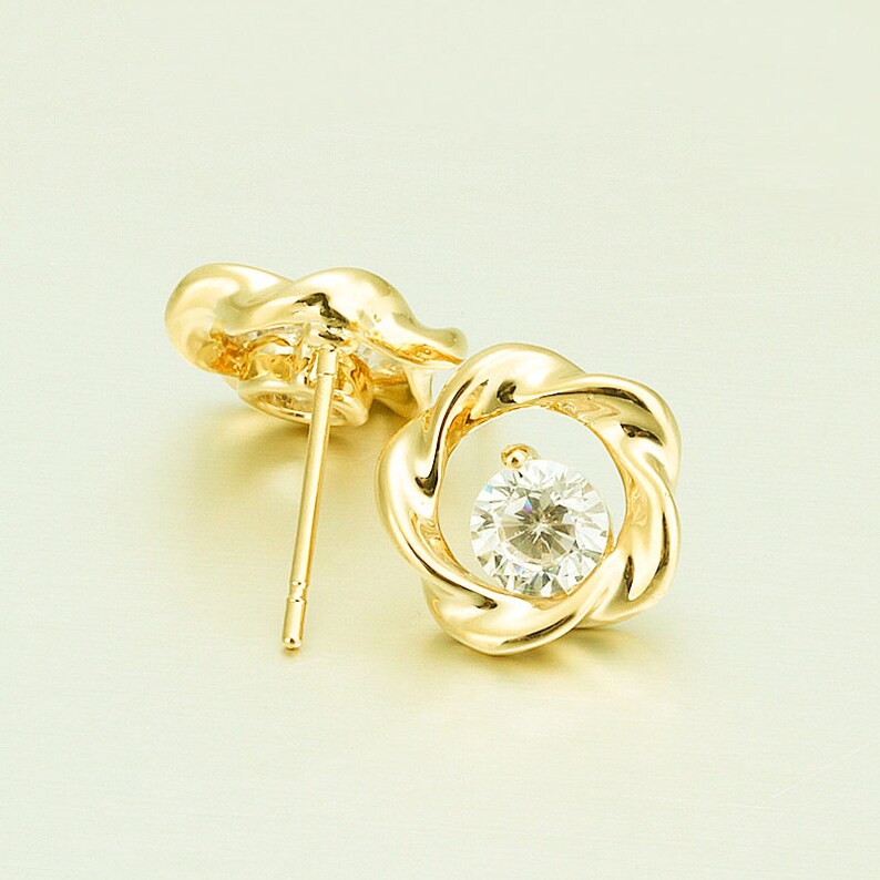 Earrings with crystals