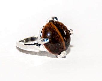 Ring with tiger eye