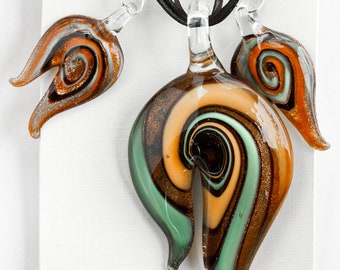 Glass pendant with earrings