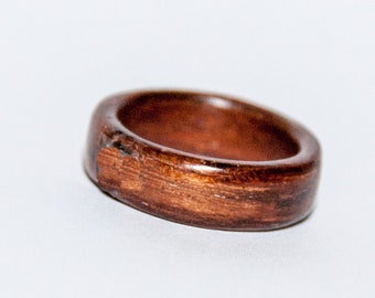 Anillo de madera de caoba