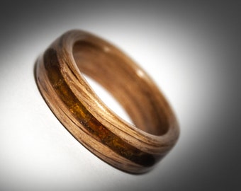 Anello in legno curvato con inserto in ambra