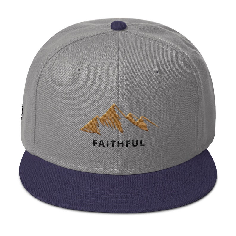 Sigue A Jesus Spanish Follow Jesus Embroidered Flat Visor Snapback Hat