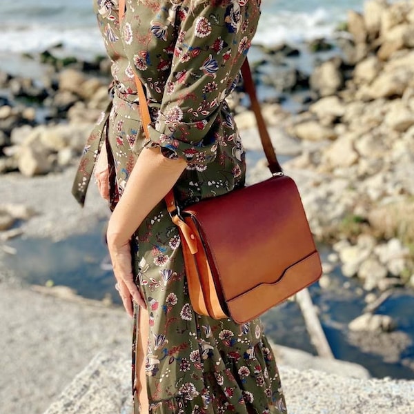 Torba damska typu messenger, skórzana torba kurierska typu cross body, skórzana torba typu college, ręcznie robiona w Grecji