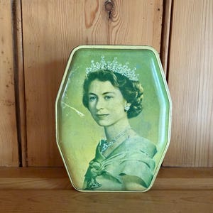 Vintage Queen Elizabeth Tin