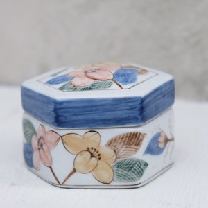 Jewelry Box / Jewellery Box / Trinket Box / Ceramic Box / Vintage Trinket Box / Ceramic Jewelry Box / Floral Trinket Box / Lidded Box