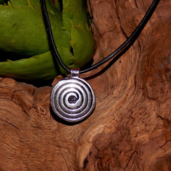 Collier en cuir avec pendentif en métal, symbole spirale, spirale, amulette