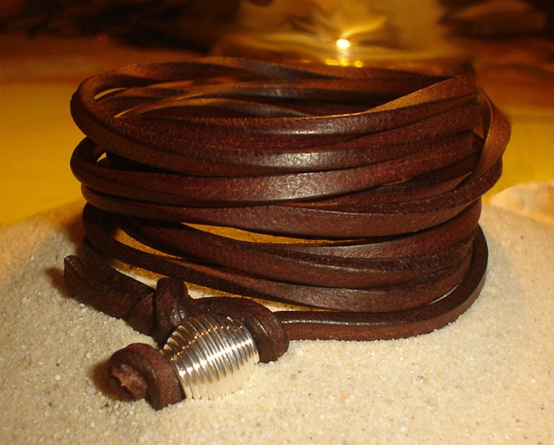 WIDE LEDERARMBAND with spiral wire bead