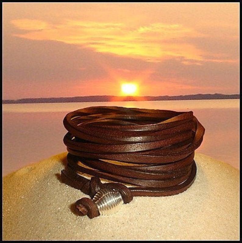 WIDE LEDERARMBAND with spiral wire bead