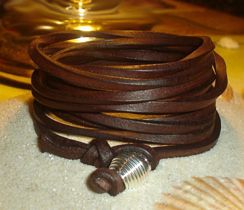 WIDE LEDERARMBAND with spiral wire bead