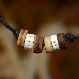 Surfer ketting van kokoskralen en visgraten, subtiele natuurlijke sieraden, surfer sieraden, houten kralen, bot, mannen, vrouwen, jongens, meisjes, 48