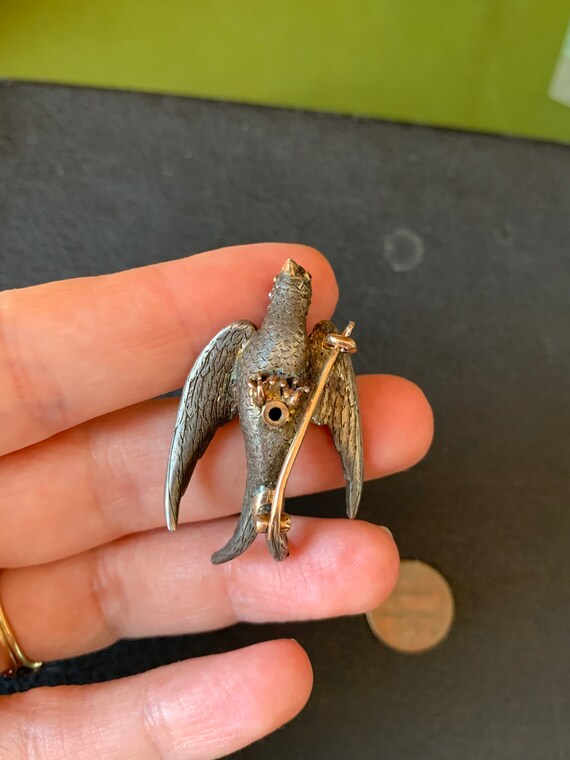 Broche ancienne argentée hirondelle porte photo