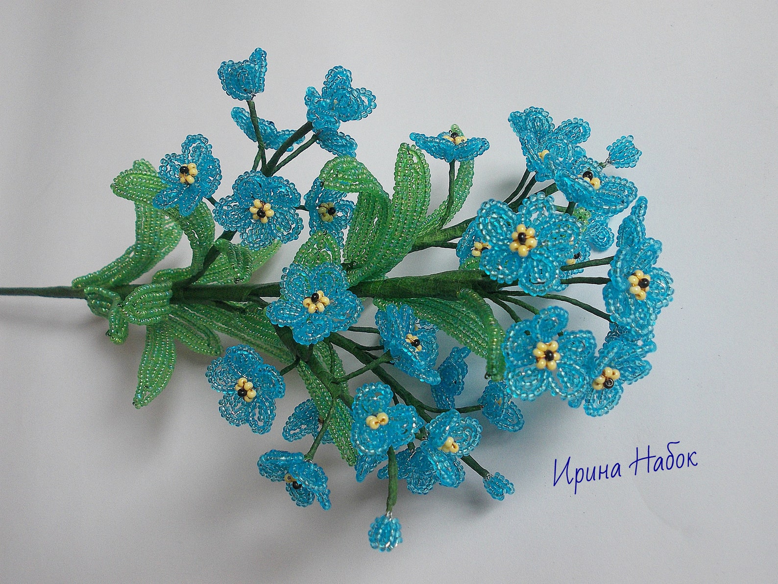 Незабудки из бисера