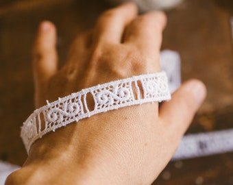 Vintage Cotton Bobbin Lace Style Trim, pre-loved