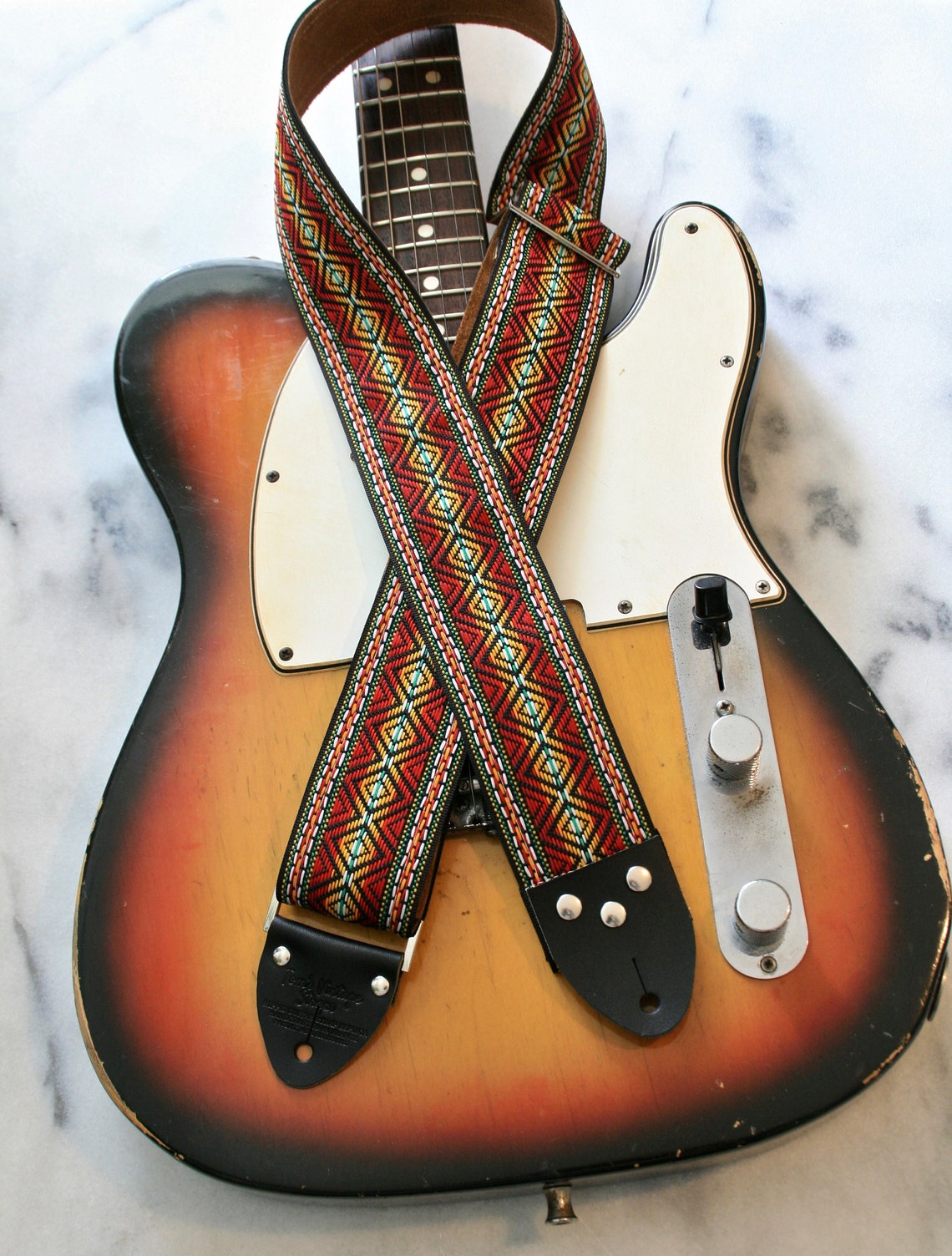 Vintage 60s Red 'Marley' Hippie Guitar - Camera - Bag Strap, foto 4 di 5
