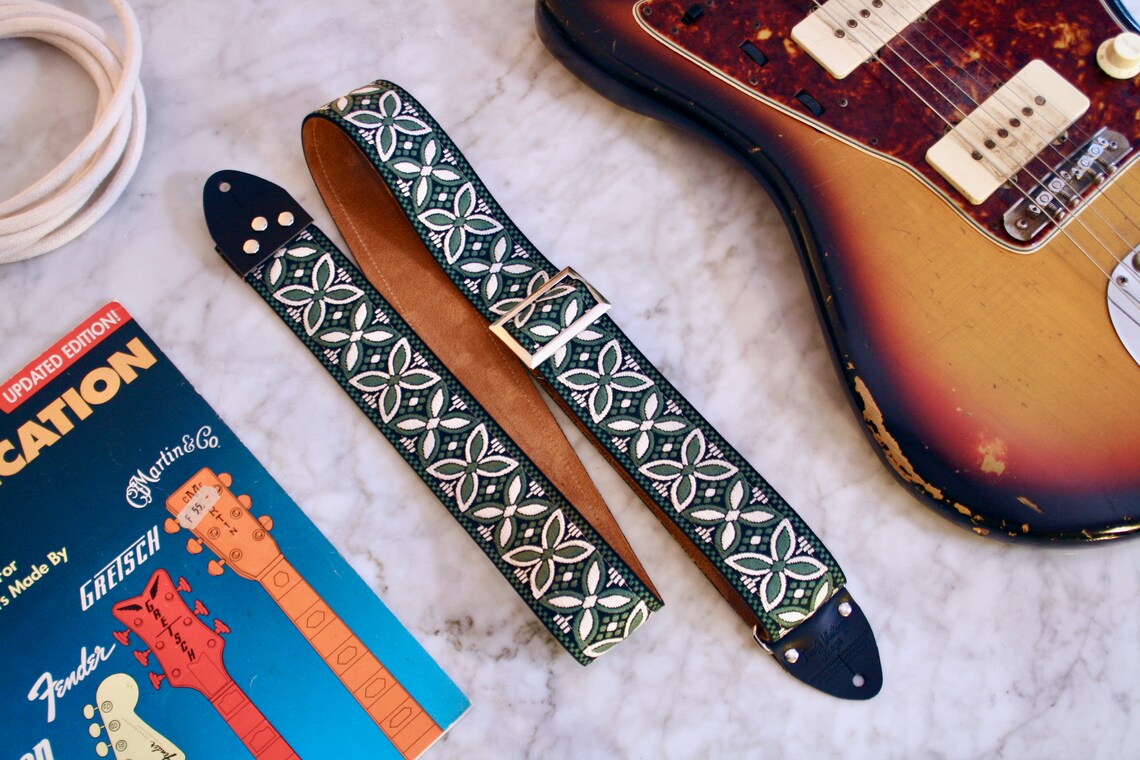 Vintage 60s Forest Green 'Beck' Hippie Guitar - Camera - Bag Strap, foto 1 di 5