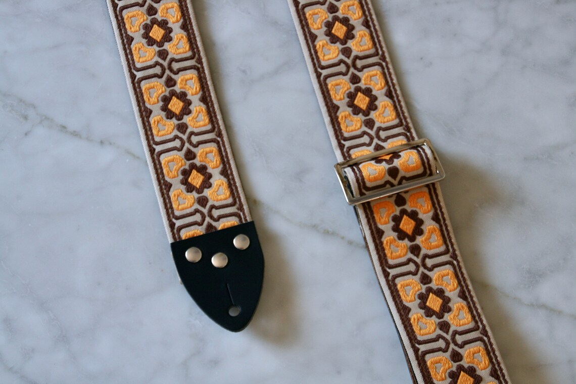 Vintage 60s Beige 'Quattuor' Hippie Guitar - Camera - Bag Strap, foto 2 di 5