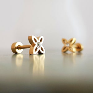 Kleine Blume, Schraubverschluss, Ohrstecker, Piercing, abriebfeste * IP Vergoldung, Allergiker geeignet, Chirurgenstahl, 1 Stück, 16G