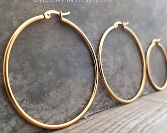Hoop earrings made of surgical steel in gold or silver: 70 mm, 60 mm, 55 mm, 50 mm, 45 mm, 40 mm, 30 mm, 25 mm, 20 mm* Earrings made of medical-grade stainless steel
