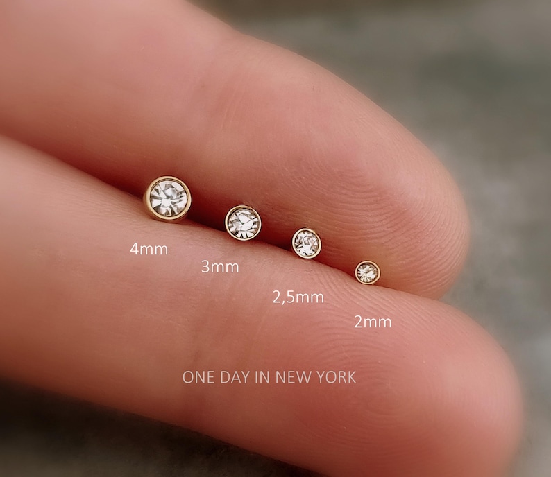 Pendientes planos en oro, plata y negro. *Labret, hélix, tragus, piercing: 2 mm, 3 mm, 4 mm, piercing de labio, piercing de nariz, lóbulo, 16 G imagen 1