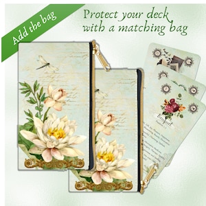 Puede incluir: Un juego de dos estuches con cremallera con un dise&ntilde;o floral que presenta nen&uacute;fares y lib&eacute;lulas. Los estuches est&aacute;n hechos de una tela azul claro con fondo blanco y tienen una cremallera dorada. Los estuches se muestran junto a un juego de cartas con un dise&ntilde;o floral y el texto "Bouquet Positive (+) Al Gift, Joy, Pleasure, Happiness, Blossoming, Beauty, Decoration,  Beautiful Charming, Upbeat, Alternative Medicine, Surgery, Therapy, Healthy Forgiveness and Healing, Use your Gifts Be,  Morful".