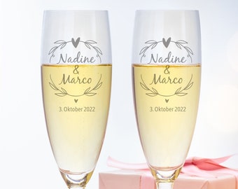 Ensemble de 2 coupes de champagne Leonardo personnalisées « Motif Heart Wreath » avec nom et date | Cadeau avec gravure pour le mariage + fiançailles pour les couples