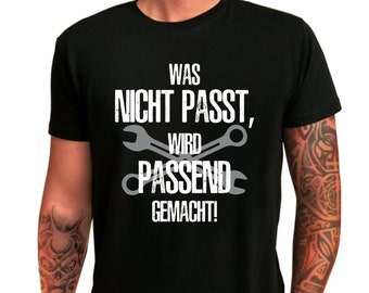 Herren T-Shirt "Was nicht passt, wird passend gemacht!" Geschenkidee zum Geburtstag für ihn - Shirt mit lustigem Spruch - Vatertagsgeschenk