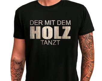 Herren T-Shirt "Der mit dem Holz tanzt" Geschenkidee zum Geburtstag - Shirt mit lustigem Spruch für ihn - Geschenk zu Weihnachten & Vatertag