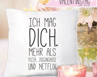 Kissen "Ich mag Dich mehr als Pizza, Jogginghose und Netflix" | Geschenkidee für Paare | Liebe | Valentinstag | Ostern | Geburtstag