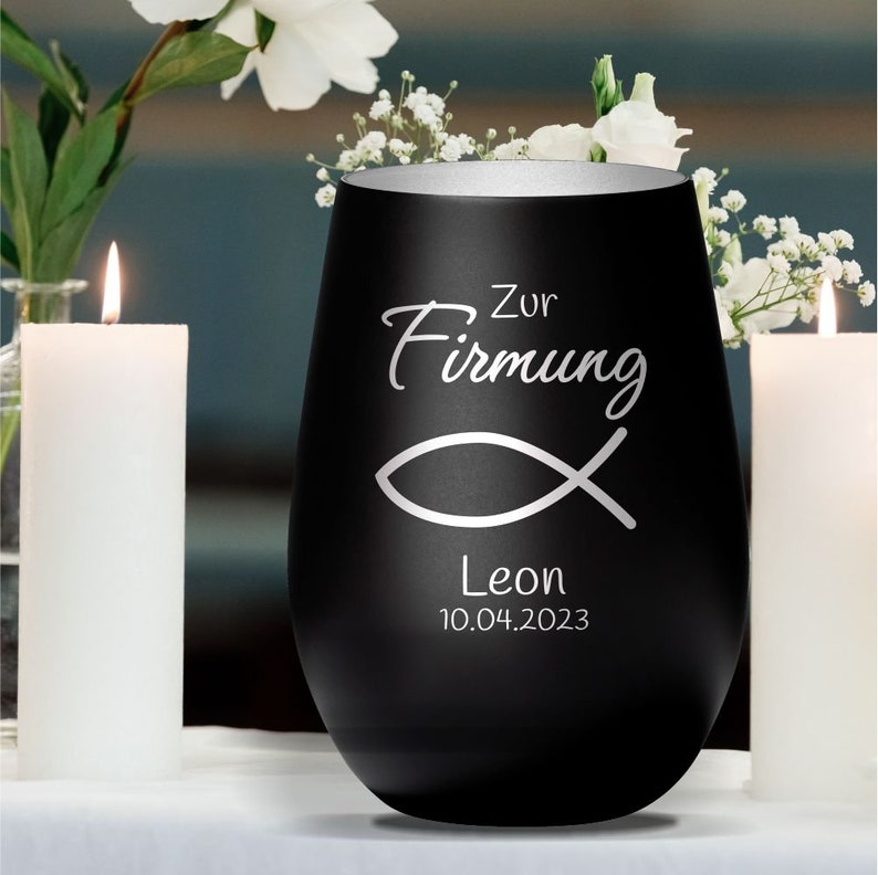 Windlicht Firmung Motiv Fisch personalisiert mit Name und Datum Geschenkidee zur Firmung christliche Geschenkideen Kerze Gravur schwarz-silber