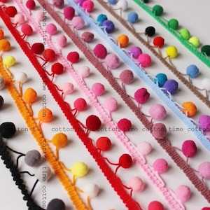 Bolas de pompom, enfeites, fitas, artesanato, estofamento, boho, costura étnica