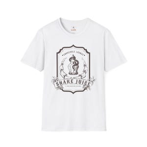 Parker och fritid TV-program | Tom Haverford Snake Juice-logotyp T-shirt | Snakehole Lounge-grafik T-shirt